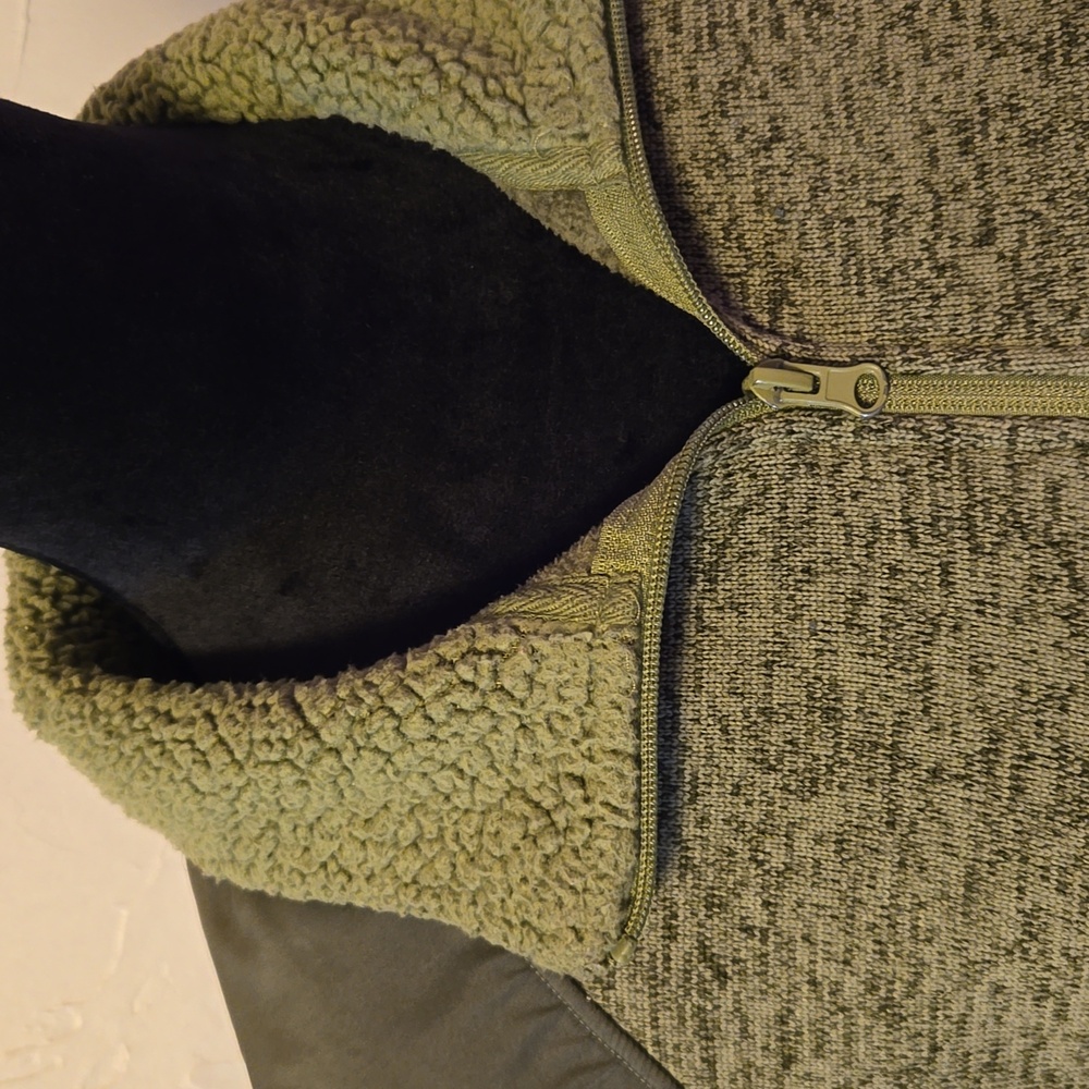 Vest - Picture 2 of 4